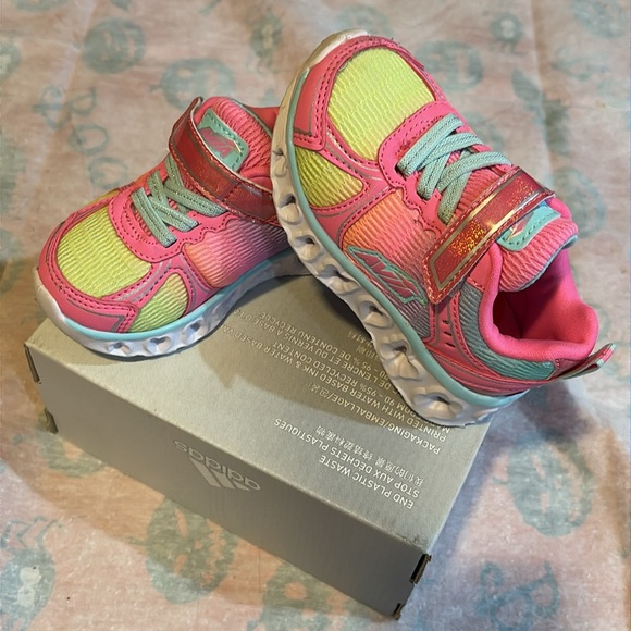 Avia - Picture 3 of 9